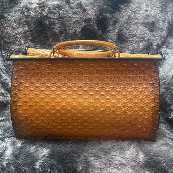 Unique Metal Magazine/ Blanket Holder - Picture 15 of 16